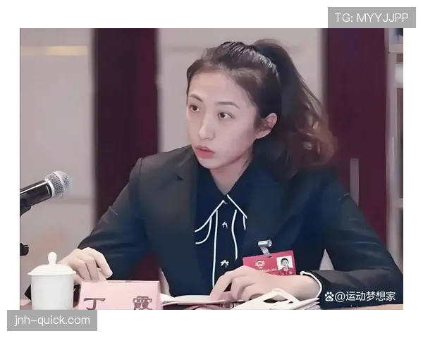 丁霞买了新车，朋友圈炸了，到底是炫耀还是另有隐情？